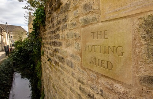 Cirencester Cottage | Converted Luxury Barn - The Potting Shed - Grade II listed