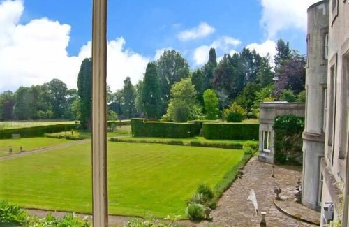 Wrexham Apartment | COOK'S FLAT, character holiday cottage in Cefn Park Estate