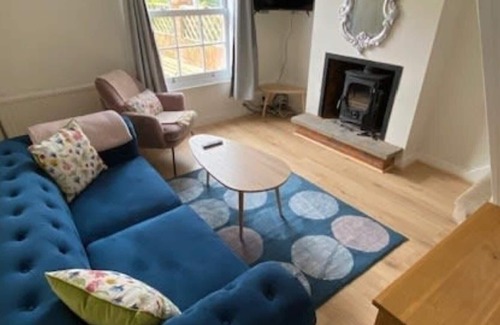 Cookham Dean Cottage | Cookham Stunning Two Bedroom Cottage & Garden Office