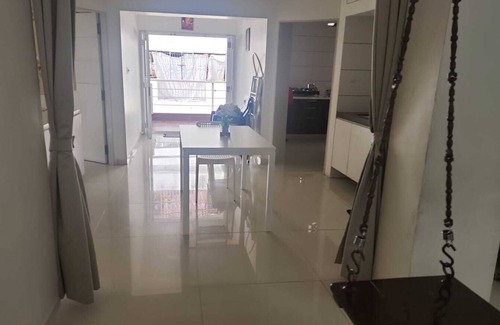Vadodara Apartment | Cool 2-bedroom apartment with AC in vibrant Vadodara