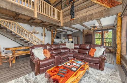 Chalet Village North Ski Chalet | Cool Cabin,Epic View:Kids’Loft+Fire Pit+3 mi to Gburg+Pool+Pickleball