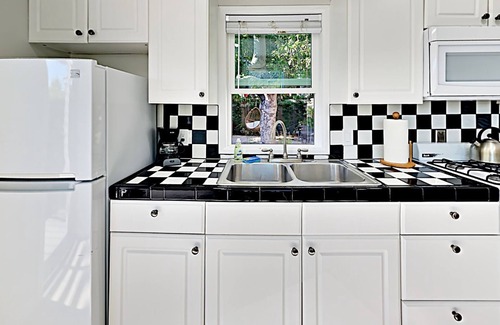 Golden Hill House | Cool New Remodel Near Coronado, NEW Jacuzzi, Fire Pit, BBQ, Walk to Downtown!