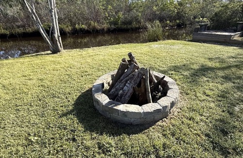 Shoreline Park RV Rental | Cool RV spot or Campground on the water in Bay St. Louis