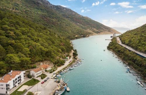 Plomin Apartment | Cool Stay @Port