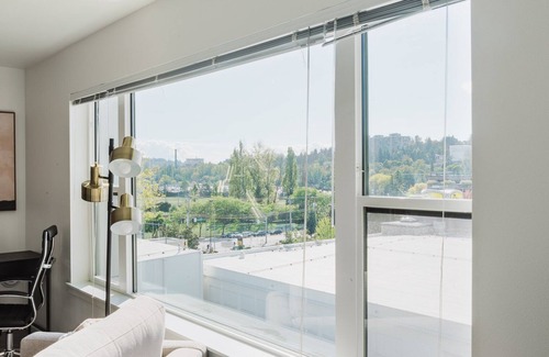 University District Apartment | Cool U District 1BR w/Gym, BBQ, W/D & Rooftop