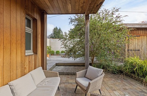 Sint-Jozef House | Coolhuys , your home in Bruges away from home.