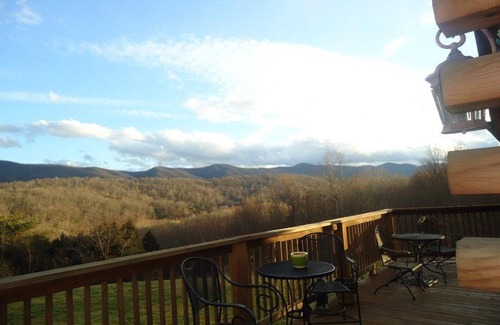 Buchanan Cabin | COOPER'S CABIN- A Peaceful Log Cabin With Mountain Views