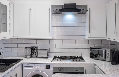Markinch Apartment | Coopers Croft - 1 Bed Apt, Sleeps 2 with Parking