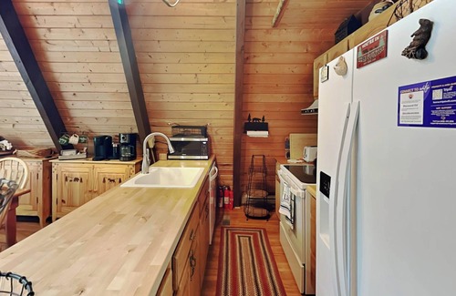 Sky Valley House | Coopers Landing | Fire Pit + Hot Tub & Game Room!