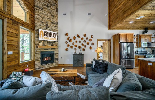 Broken Bow Cabin | Copper Top Ridge- 3 Bed with Hot Tub & Fire Pit