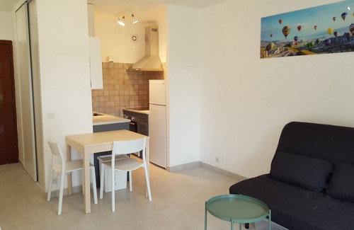 Bastide Giraud Apartment | Coquet 2 Pièces Proche Plages, Terrasse - Piscine et Tennis Dans la Résidence