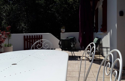 Saint-Pee-sur-Nivelle Cottage | Coquettish cottage T3-96 m2 quiet, swimming pool 8x4 heated in season, terrace 30 m2, Clim