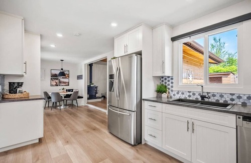 East Kootenay House | Coral | Beach Access | Fenced Yard | Fire Pit