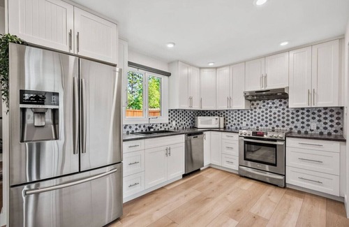 East Kootenay House | Coral | Beach Access | Fenced Yard | Fire Pit