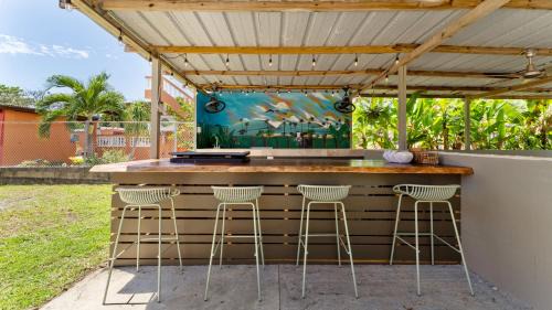 Stella House | Coral Casa just one block from the beach