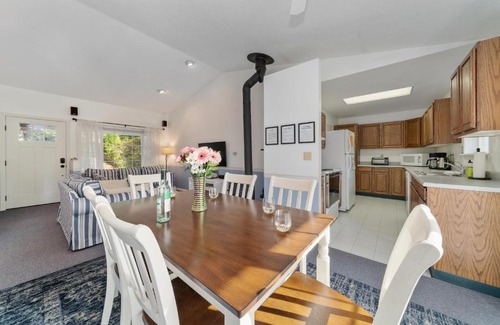 Manzanita House | Coral Cottage MCA 832