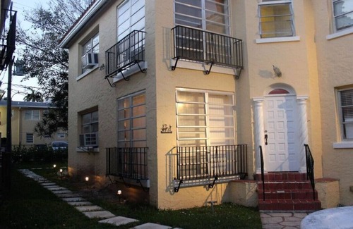 Douglas Apartment | Coral Gables Picasso Apt in Art Building W/Patio
