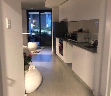 Hillhead Apartment | Coral Point Studio 107
