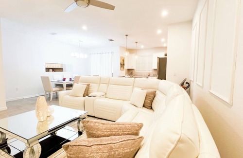 Loughman House | Coral Way Private Pool