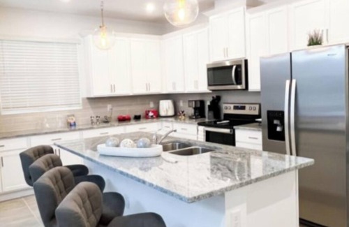 Loughman House | Coral Way Private Pool