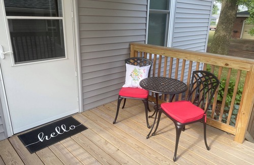 Taylorville House | Corner Cottage near to downtown!
