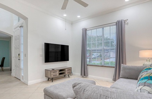 Ridgewood Lakes House | Corner lot home with screened pool + spa, game room, on-site golf, AC, & WiFi
