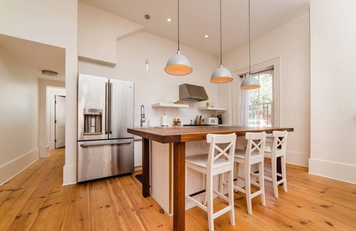 Central Northside Apartment | ★Corner Suite★- Location, Parking, Walkable