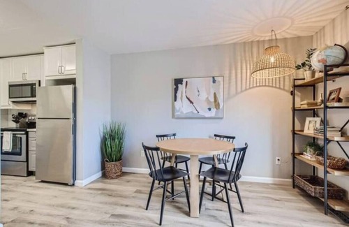 Louisville House | Corner Unit 2 BDR/2.5 BA Lafayette Townhome