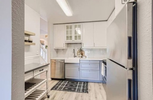 Louisville House | Corner Unit 2 BDR/2.5 BA Lafayette Townhome