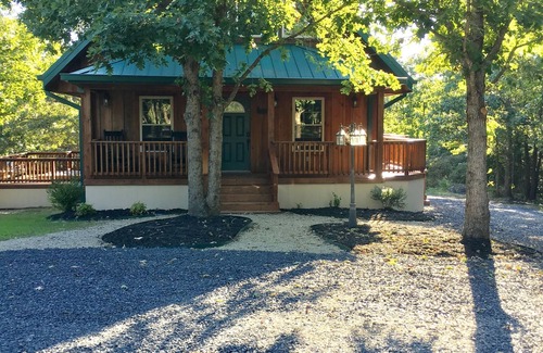 Hatfield House | Cornerstone Mountain Retreat -BACK TO SCHOOL SPECIAL! Discount on base rate.