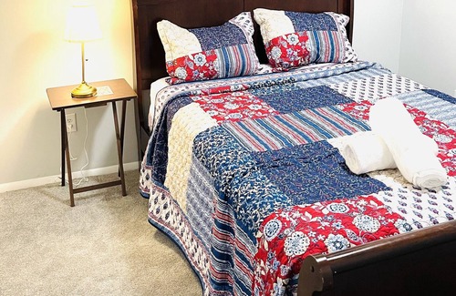 Troy House | Corporate Vacation Troy| Royal Oak| Birmingham| Rochester