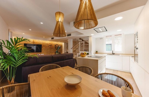 Old Town Apartment | Cort Reial Duplex - Holiday Apartment Rental Girona | Bravissimo