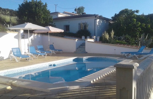 Montefrio Villa | CORTIJO MONTEFRISTY Beautiful villa for 8 to 10 people, private pool and garden