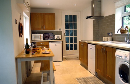 Cirencester Cottage | Cosy Stone Cottage - The Bungalow Perrotts Brook - Detached, parking, wifi.
