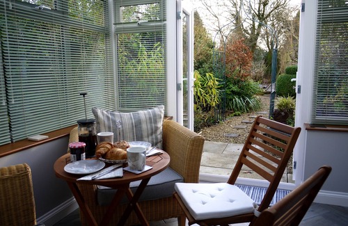 Cirencester Cottage | Cosy Stone Cottage - The Bungalow Perrotts Brook - Detached, parking, wifi.