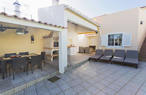Vila Real Santo Antonio House | Cosy, with backyard and barbecue area