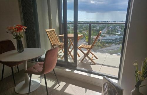 Auckland Central Business District Apartment | Cosmo Quarters - City Apartment with Pool & Spa