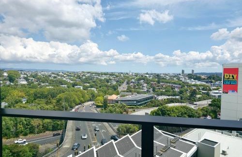 Auckland Central Business District Apartment | Cosmo Quarters - City Apartment with Pool & Spa