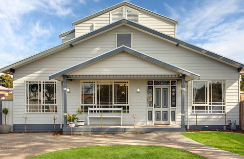 Mornington House | Cosmopolitan In Mornington