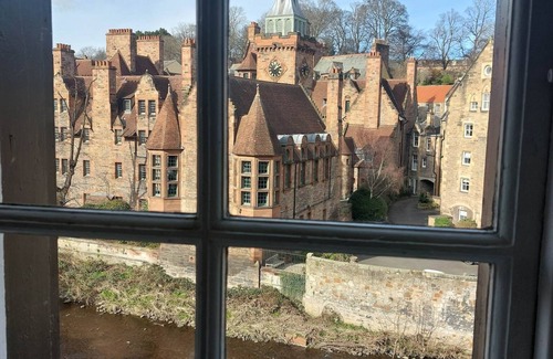 West End Apartment | Cosy 1-bed apartment in Dean Village - the most picturesque area of Edinburgh 🌳