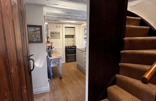 Great Snoring Cottage | Cosy 17th century 1 bed cottage, perfect for couples and furry companions.