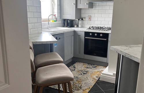 Swords Apartment | Cosy 2 Double Bed Apartment | Close to Dublin Airport & Malahide Castle