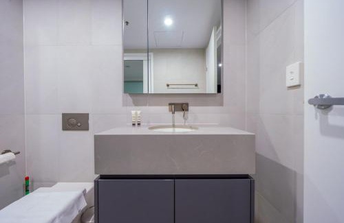 Reid Apartment | Cosy 2BR in Reid with free wifi n parking