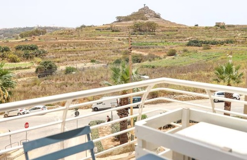 Marsalforn Apartment | Cosy 3BR Apt with private Terrace & Wifi in Gozo