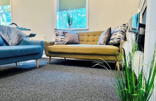 Birmingham Apartment | Cosy 3BR w/Smart TV & Parking near Utilita Arena