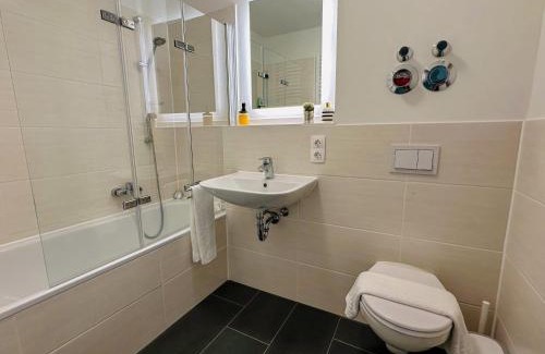 Munchen District Apartment | Cosy 4 room apartment - free parking - balcony - workspace
