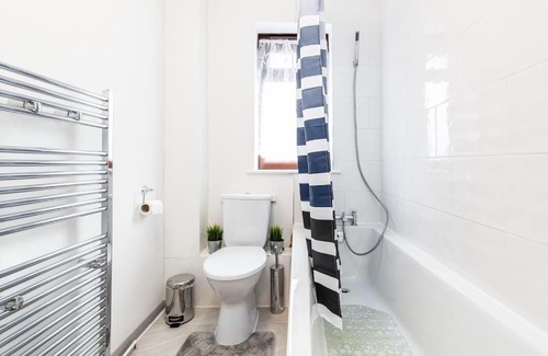 Becontree Apartment | Cosy And Elegant LivingI Sleeps 5 Dagenham I Super Fast WiFi Free parking