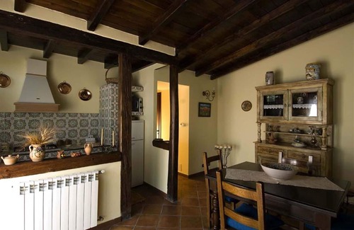 Collesano Villa | Cosy apartment in villa with A/C, WIFI, pool, TV, terrace and panoramic view, close to Cefalù