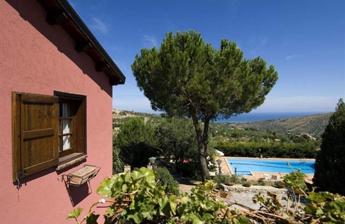 Collesano Villa | Cosy apartment in villa with A/C, WIFI, pool, TV, terrace and panoramic view, close to Cefalù