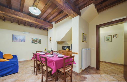 Orentano Apartment | Cosy apartment for 7 guests with A/C, pool, WIFI, TV and patio